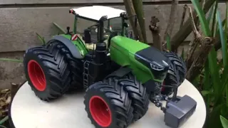 Fendt 1050 Vario med tvillinghjul.