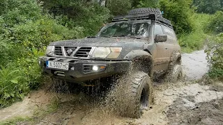 Nissan Patrol Gr Y61 Off Road Play in Deep Mud Hole!!! 2WD vs 4WD