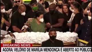 🚨MÃE DA MARÍLIA MENDONÇA CHEGA AO VELÓRIO PARA SE DESPEDIR DA FILHA - Vídeo Completo #Shorts