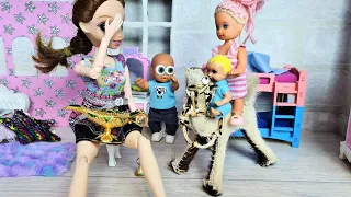 THE FAMILY IS SHOCKED! THE CAMEL FROM THE LAMP! Katya and Max funny dolls Darinelka Barbie video