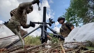 A Ukraine mortar crew at work using American-supplied 60mm M224 mortars