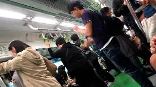 expert playing YO-YO in the subway