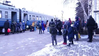 Евакуаційні потяги до Львова почали відправлятися з Кропивницького | телеканал Вітер