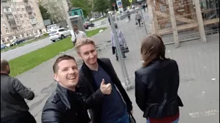 Селфи с незнакомцами на улицах Москвы (Селфи с незнакомцем)