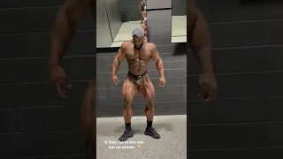 Quintbeastwood posing at 3.5 weeks out of Tampa Pro