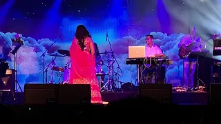 Shreya Ghoshal Sings 'Suna Suna' from Krishna Cottage live in Johannesburg, South Africa