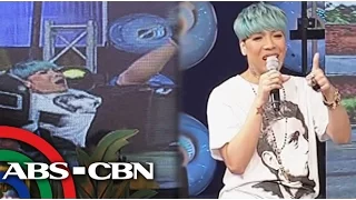 It's Showtime: Vice Ganda falls off chair on 'Showtime