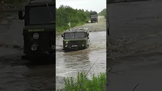 БРДМ2 и ГАЗ66 едут в брод #брдм2 #газ66 #offroad