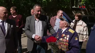 В Воронеже под окнами ветерана организовали персональный парад Победы