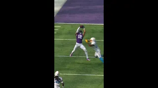 Justin Jefferson catches for a 25-yard Gain vs. Los Angeles Chargers