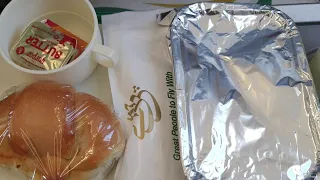 PIA AIRLINE ECONOMY CLASS FOOD REVIEW | Food Experience in PIA Flights