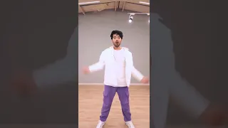 Armaan Malik dancing on Sun mahi. #armaanmalik  #armaanmalikstatus #armaanians #amaalmallik #shorts