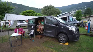 Wohnmobil 2021 komplett selbst gebaut: Antje und Zimmermeister Peter im Renault Trafic Selbstausbau.