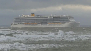 Costa Smeralda passing the Storebælt Bridge