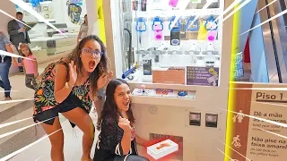 GASTEI 200 REAIS NA MÁQUINA DE PEGAR CELULAR! - JULIANA BALTAR