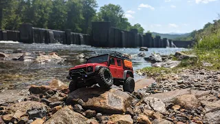 The Trx4 Defender Is Back (but smaller) | Traxxas Trx4m Defender