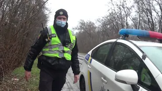 Як Поліцейські розводять за невключене світло  в світлу пору доби