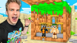 WCHODZĘ na SERWER i WIDZĘ że BOBO ZBUDOWAŁ TO… w Minecraft! 😱 (zbyt mocne)