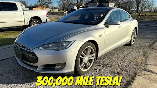 I Bought a 300,000 Mile Tesla Model S for $7800 From Auction! How Broken is it?