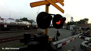 Railroad Crossing Indonesia | Kereta Api BBM PERTAMINA