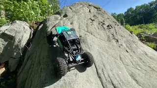 Axial Capra - Rock Crawling Pyramid Mountain