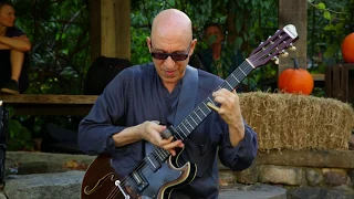 Elliott Sharp - solo guitar - at Plaza Guitarz - La Plaza Cultural, NYC - Sept 23 2017