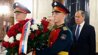 Сергей Лавров возложил венки к мемориальным доскам в здании МИД