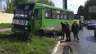 Маршрутный автобус вылетел на обочину из-за отказа тормозов