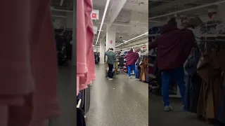 Prank déranger les gens dans le magasin 😂Dimercitv