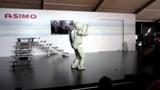 ASIMO demo by Honda @ EAA AirVenture 2012 v1