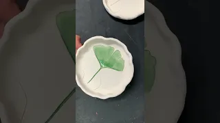 How I make a ceramic dish with gingko leaf pressed in clay #satisfying #pottery #vuvuceramics #art