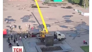 Рано вранці демонтували пам’ятник Леніну у Слов’янську