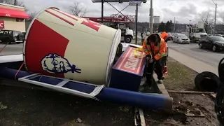 Strong winds wreak havoc in Ontario and Quebec