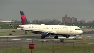 4k New York LaGuardia Airport Planespotting LGA New York City Arrivals Coming Straight At You