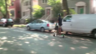 Chicago`s scooter pilot program begins