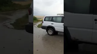 Nissan Terrano II Off road goes wrong