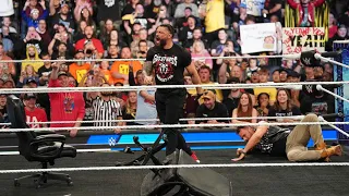Roman Reigns ataca a La Knight en la firma del contrato - WWE SmackDown 27 de Octubre 2023 Español