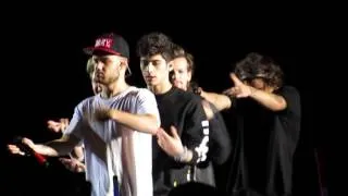 One Direction dancing Macarena - Live in Sao Paulo [HD] - 11.05.2014