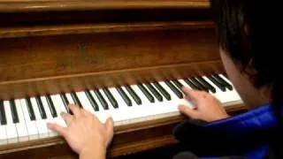 Amazing Asian (Ree Lu) Playing Piano