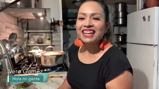 Preparando el recado para los tamales