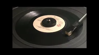 Rickie Lee Jones ~ "Chuck E's In Love" vinyl 45 rpm (1979)