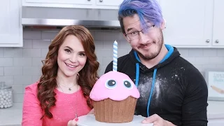 FIVE NIGHTS AT FREDDYS GIANT CHICA'S CUPCAKE ft Markiplier - NERDY NUMMIES