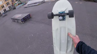 32 inch Penny Skateboard im Skatepark