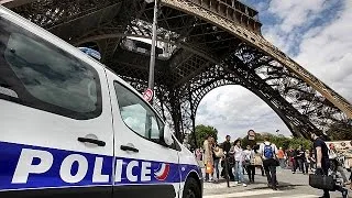 Taschendiebe am Eiffelturm verhaftet