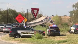 Police searching for suspects who wrecked stolen vehicle on Loop 410