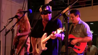 Poor Shane Dwight Surrounded by Samantha Fish and Danielle Schnebelen TUF