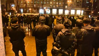 Ментушки с титушками в шоке от молодых патриотов перед стенами Киеврады