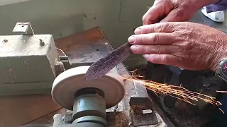 Как правильно заточить нож для распечатки сот.