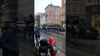 Марш "Прощание Славянки" в исполн. оркестра Королевской армии Дании по центр. улицам Копенгагена.