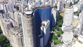 Sobrevoando o centro de São Paulo